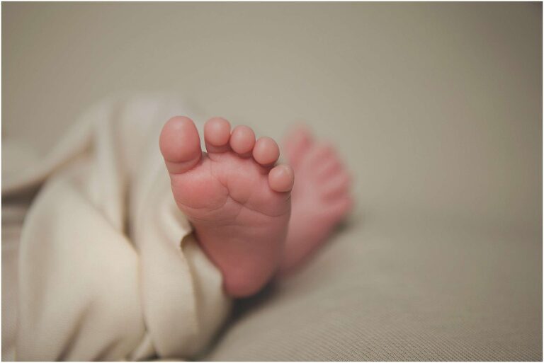 Newborn Photographer Kansas City Baby toes