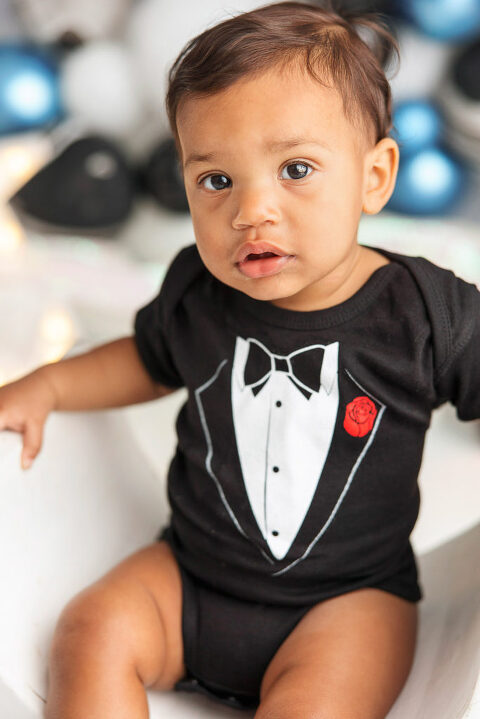 Kansas City Cake Smash Photographer Award Onderful session Black Gold Blue balloons