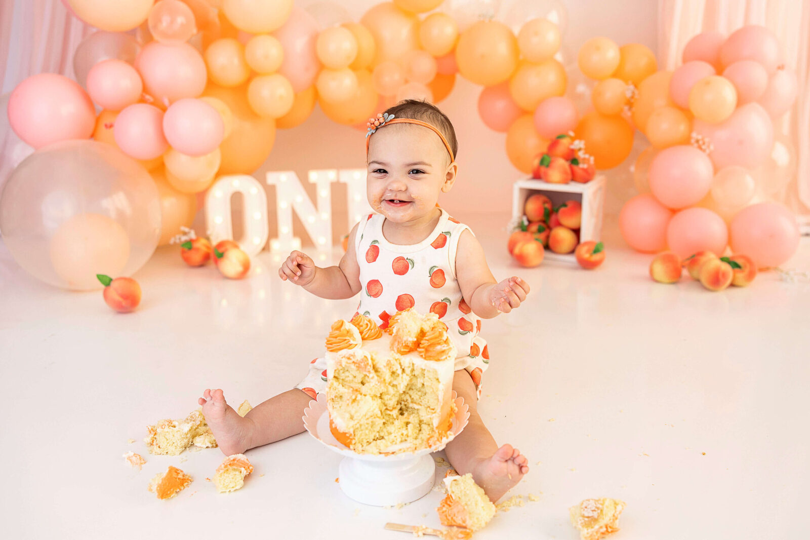 Susy Photo cake smash first birthday photographer PEACH theme peaches first birthday party ideas