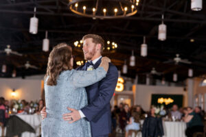 Kansas City Wedding Photographer Lone Summit Ranch inspiration_mother and me first dance