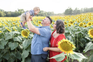 Grinters sunflower field mini sessions_Susy Photo_Kansas City Photographer_Mini Sessions