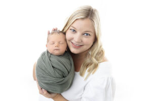 Newborn Photographer Kansas City Susy Photo_Baby Wyatt_Family posing inspiration_