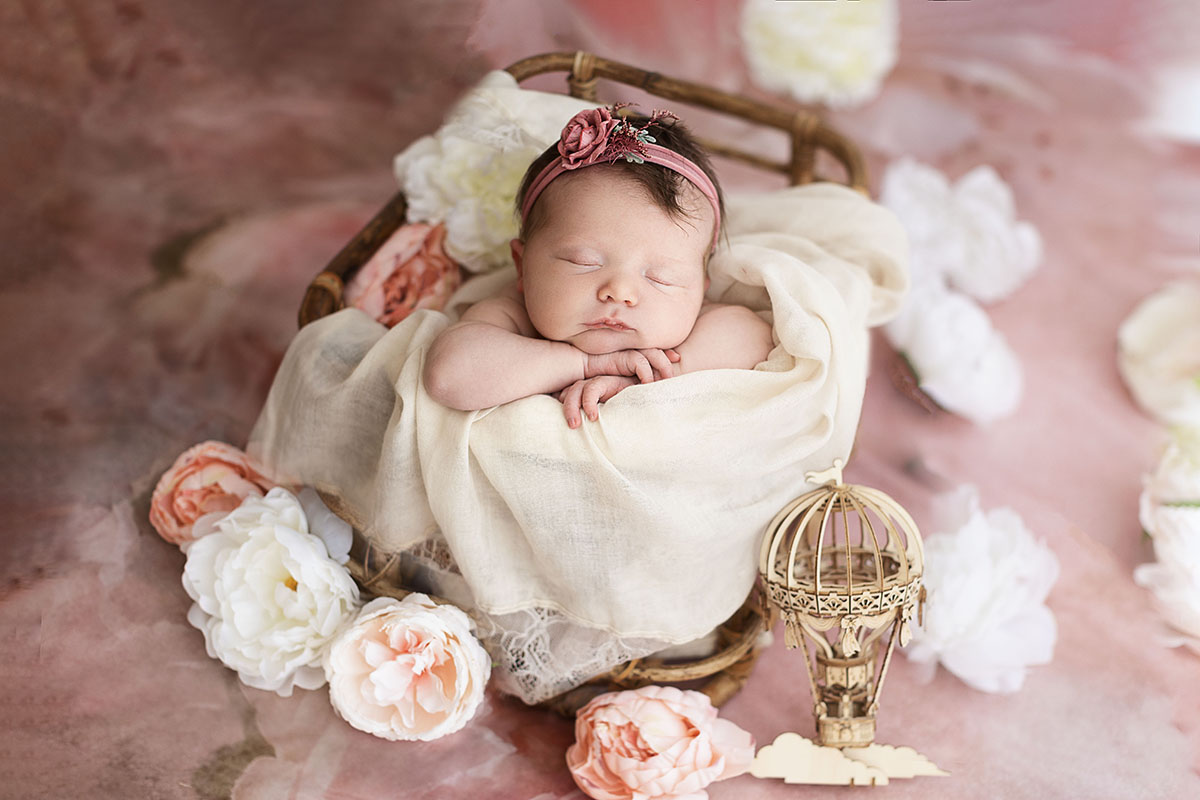Pretty in Pink Newborn Photos Inspiration Kansas City Photographer KCMO Susy Photo_