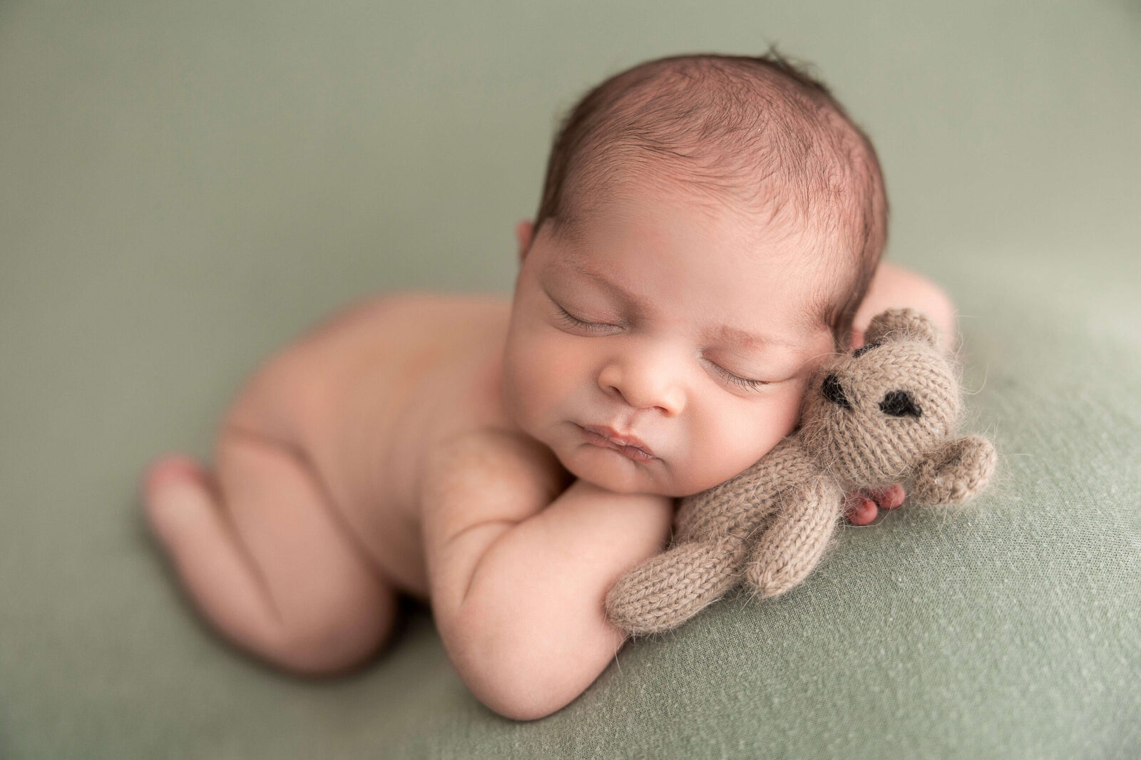 Ezra’s Newborn session with the best kanas city photographer Susy photo_susy photo_Kansas City Newborn Photographer